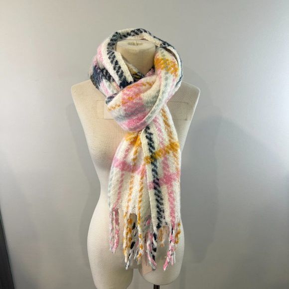 NWT BCBG Ivory Color Wood Rose Winter Scarf - Picture 5 of 7